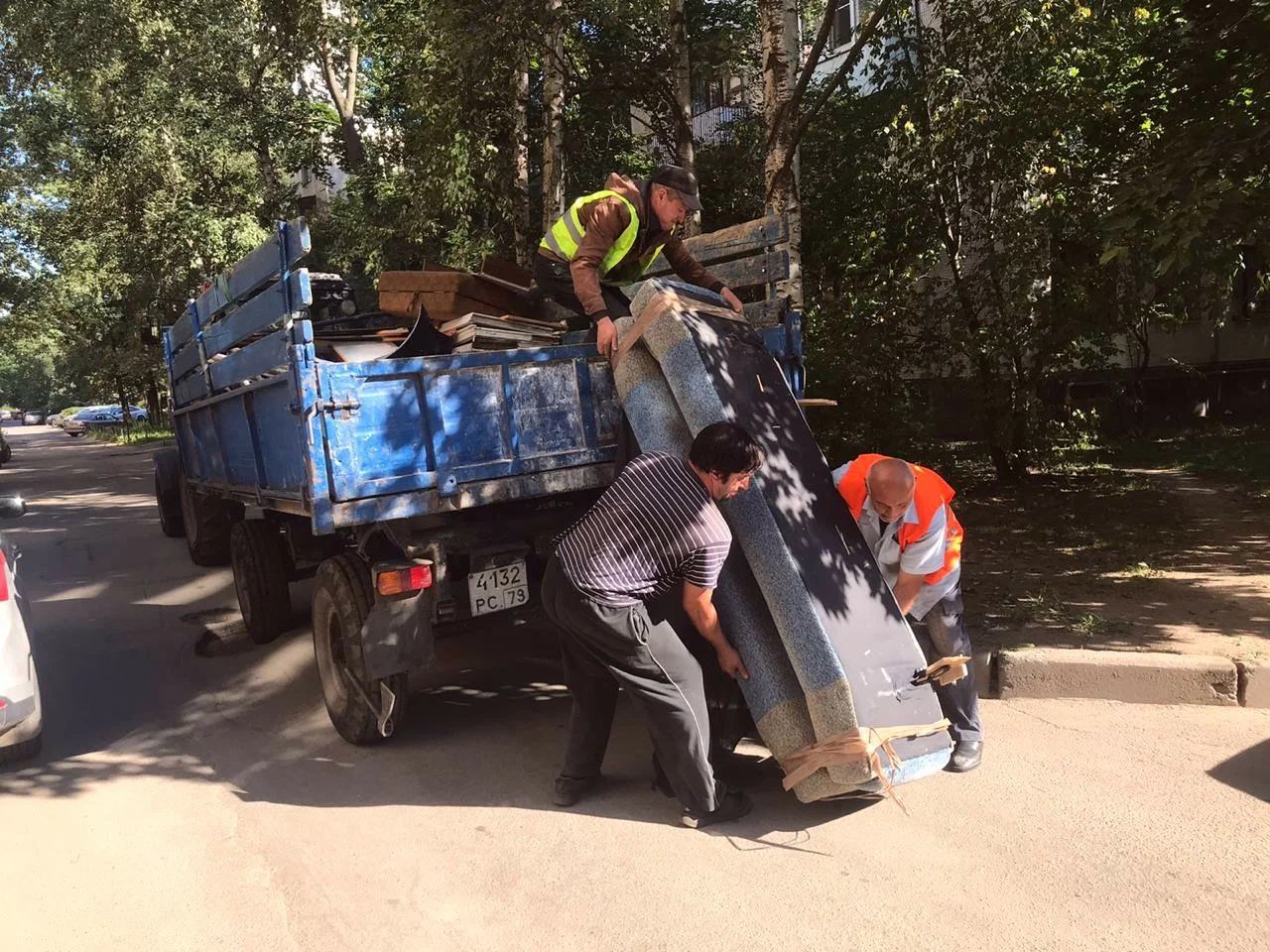 Профессиональный вывоз крупногабаритного мусора в Мирном в октябре