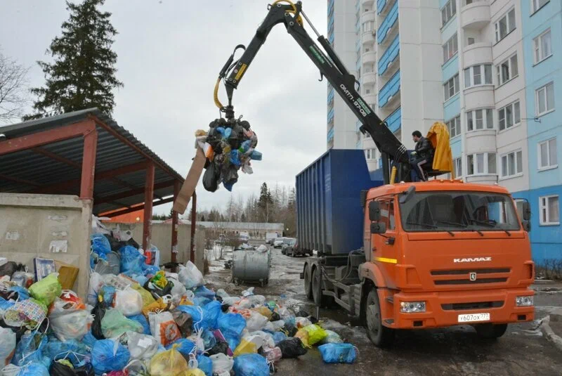 Вывоз бытового мусора в Мирном с погрузкой в октябре