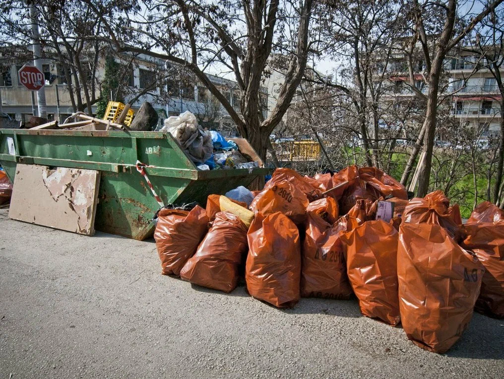 Круглосуточный вывоз мусора в Мирном в октябре