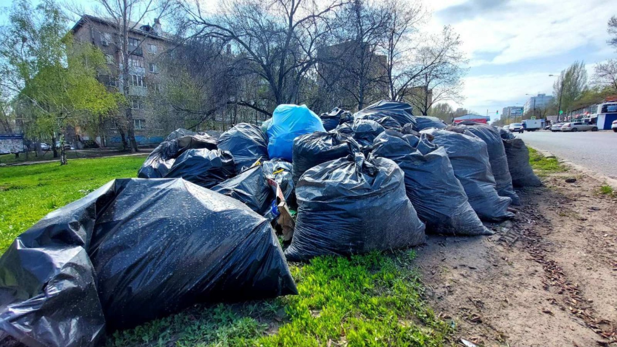 Вывоз и утилизация мусора после субботника в Мирном в октябре