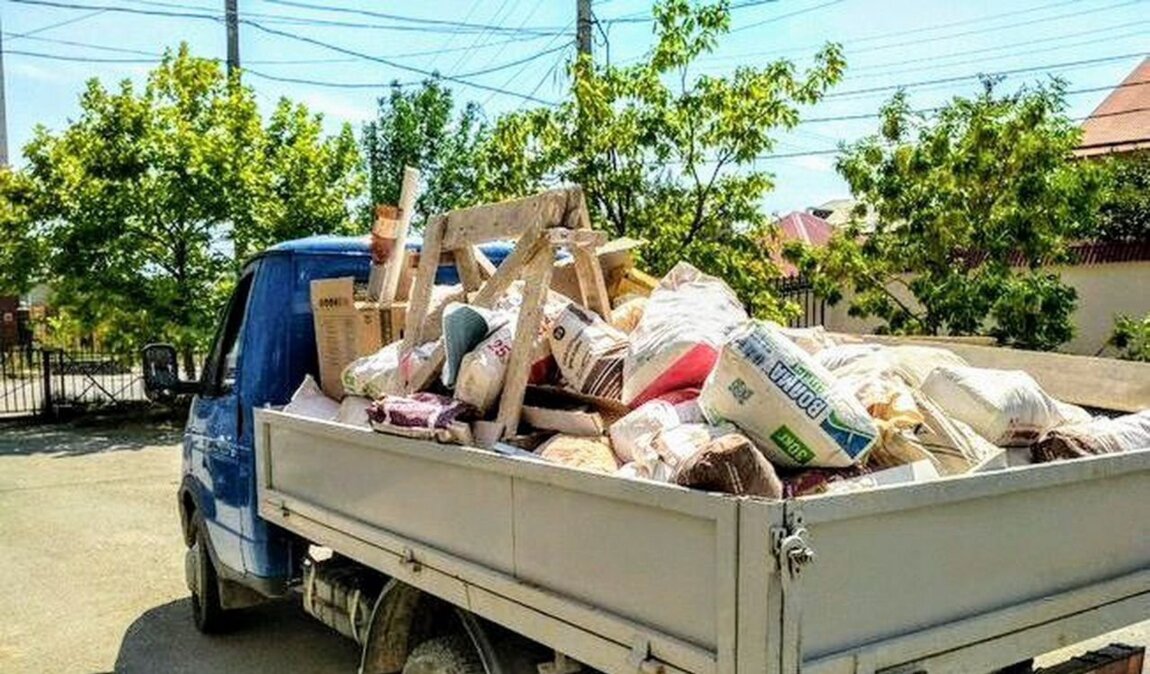 Вывоз мусора Газелью в Мирном в октябре
