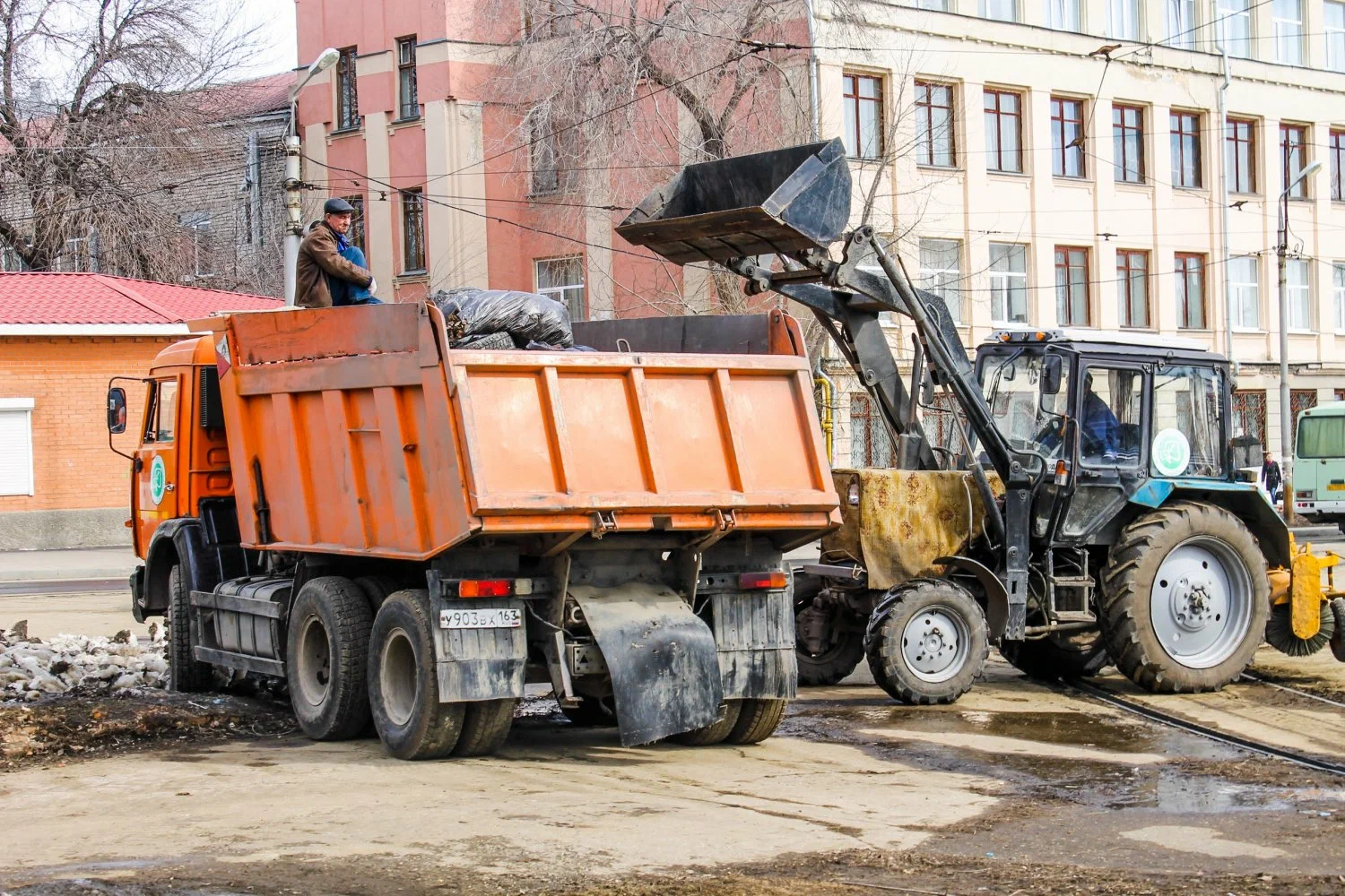Вывоз мусора Камазом в Мирном – аренда и заказ Камаза 10 тонн от 2376 руб. в ПроМусор