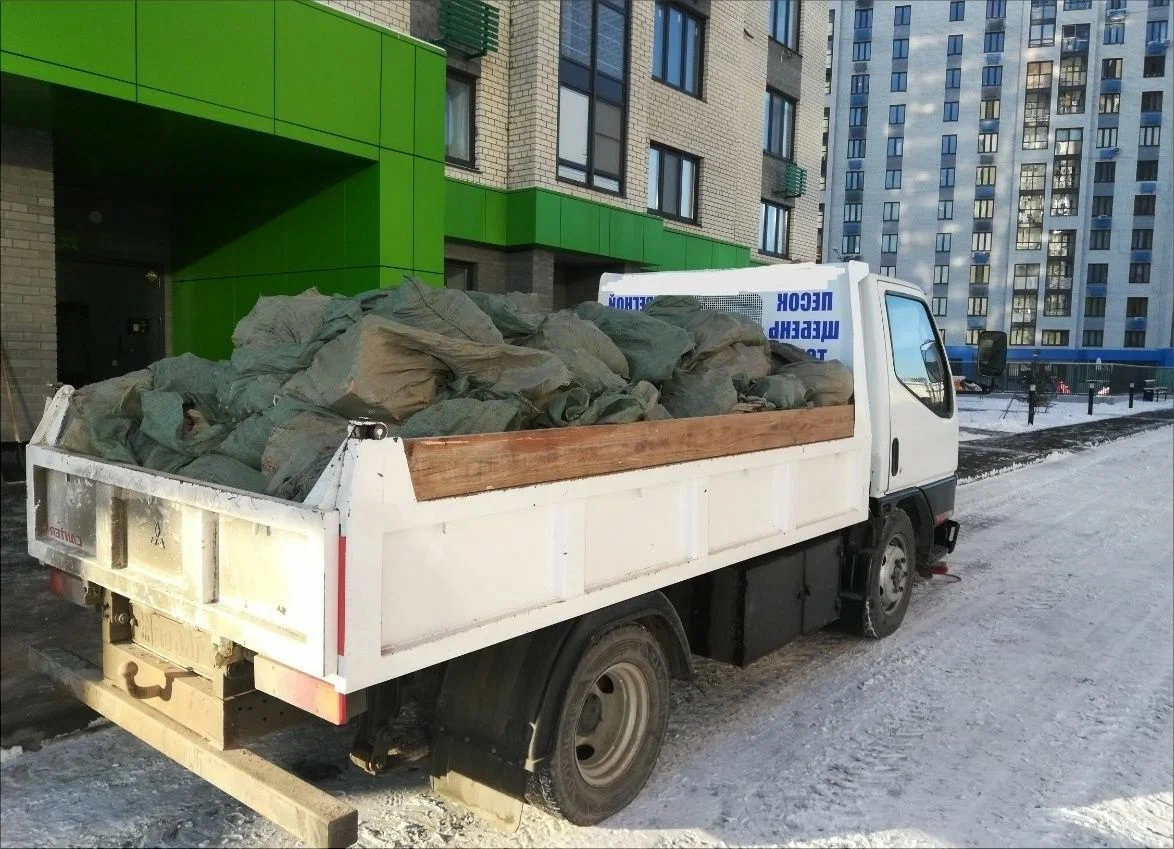 Вывоз мусора грузовым фургоном 3 тонны в Мирном — цена от 1365 руб., ПроМусор