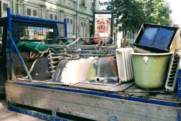 Вывоз старой сантехники в Мирном от ПроМусор: быстро, недорого от 556 руб., утилизация и грузчики