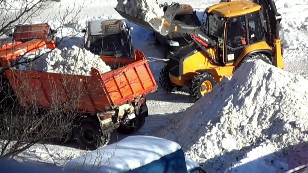 Вывоз снега с погрузкой в Мирном для организаций и частных лиц в октябре