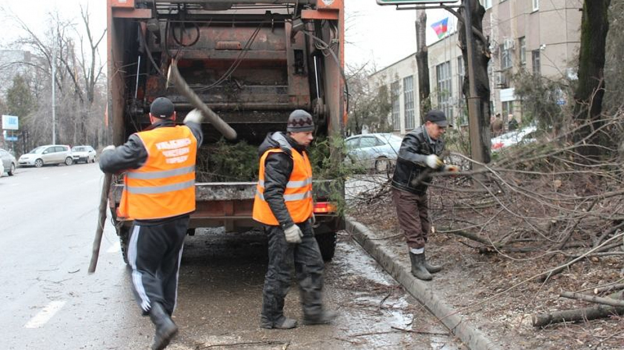 Уборка после стихийного бедствия в Мирном от 2881 руб