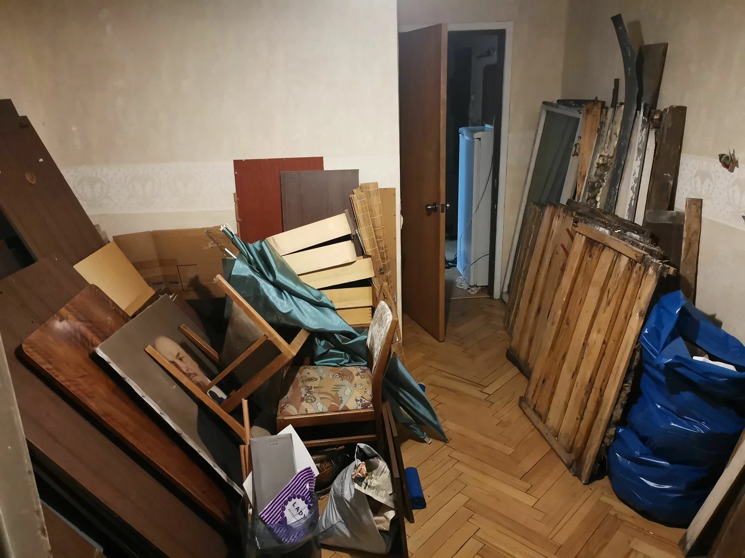 Демонтаж мебели с вывозом и утилизацией в Мирном в октябре